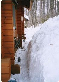 屋根からの落雪の写真